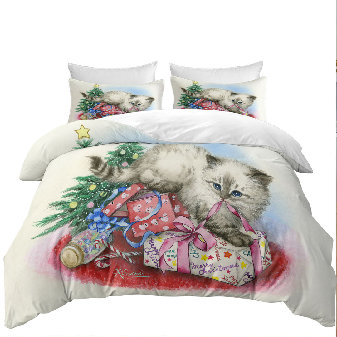 Christmas Design Cute Kitten is Opening Presents Duvet Cover