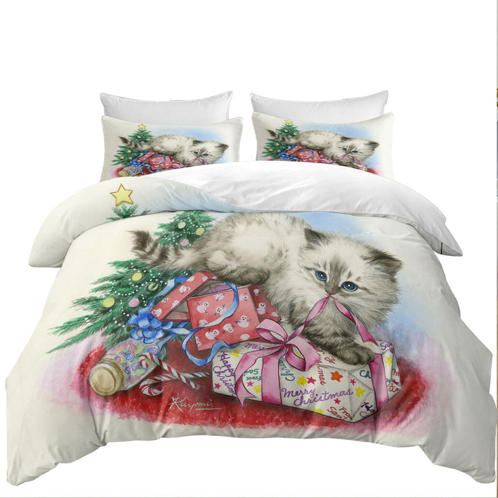 Christmas Design Cute Kitten is Opening Presents Duvet Cover