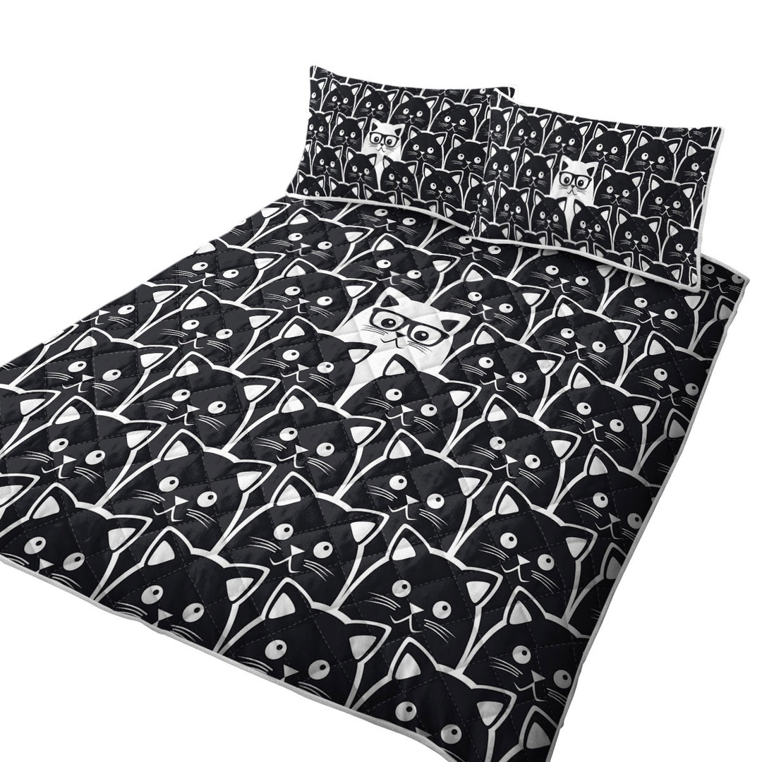 Coverlets with Black and White Funny Cats Print