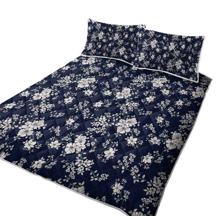 King Size Quilt Sets with Dark Blue Background for White Floral