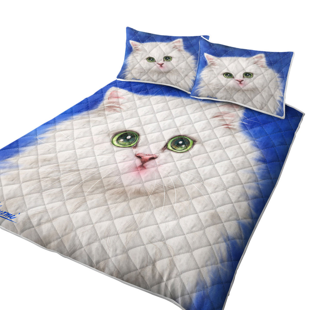 Summer Quilt with Lovely Innocent Face White Fluffy Kitty Cat