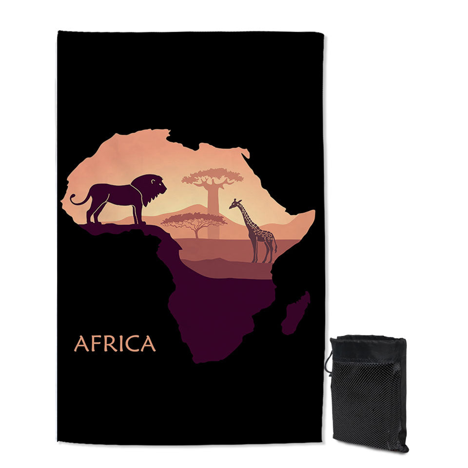 African Lion and Giraffe Lightweight Beach Towel