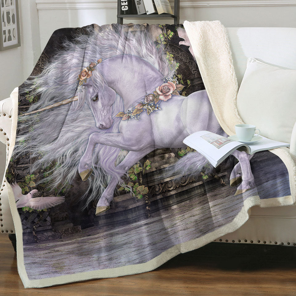 products/Noble-and-Graceful-White-Horse-and-Doves-Throws-for-Girls