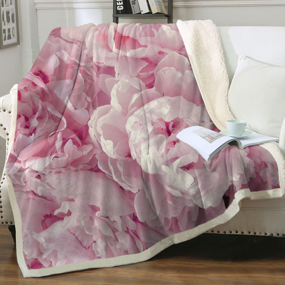 Pinkish Throws Petals